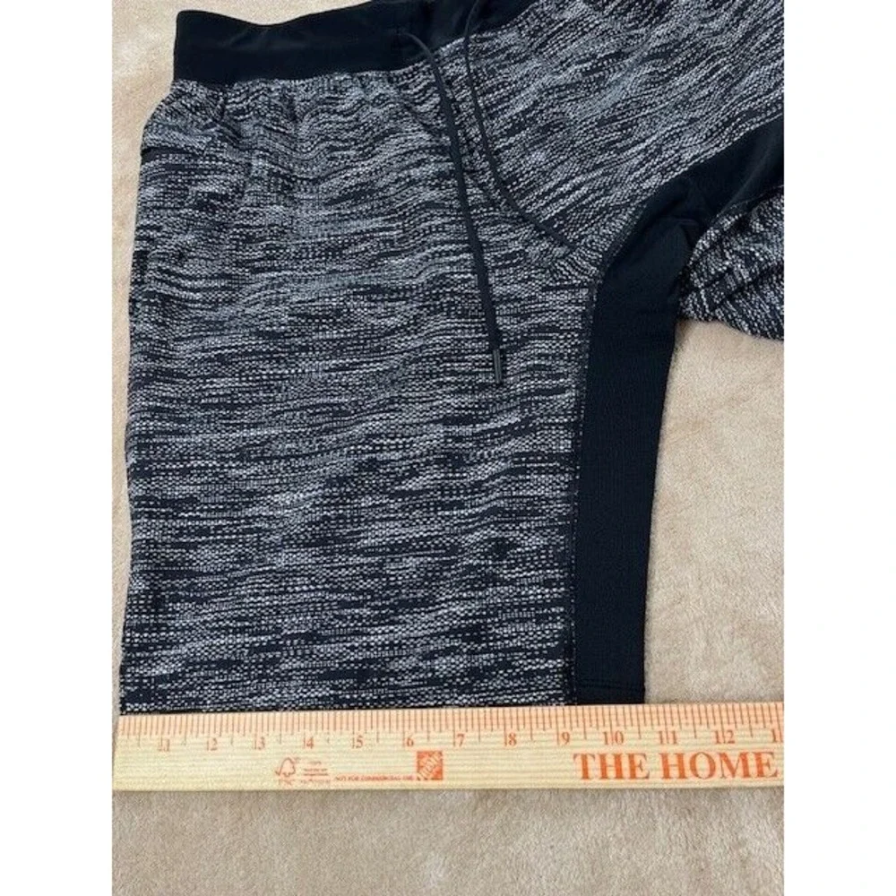 Lululemon T.H.E. Short‎ *9